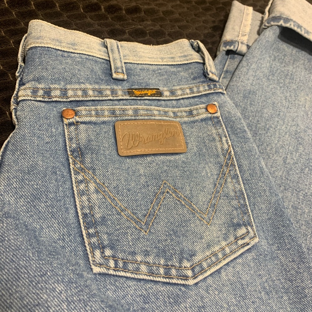 Women’s wrangler cowboy cut jeans